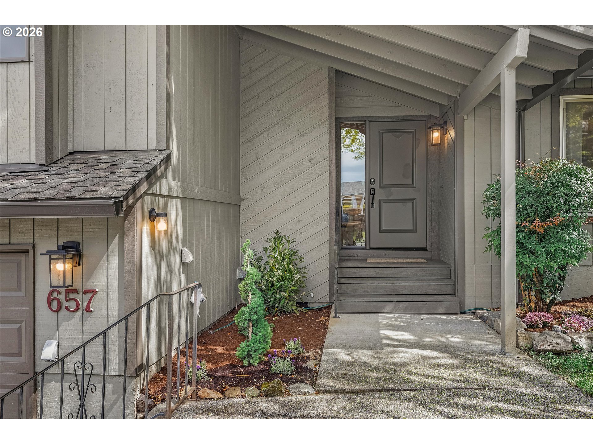 657 Southwest 7th Street Gresham, OR 97080 - Photo 3 of 41