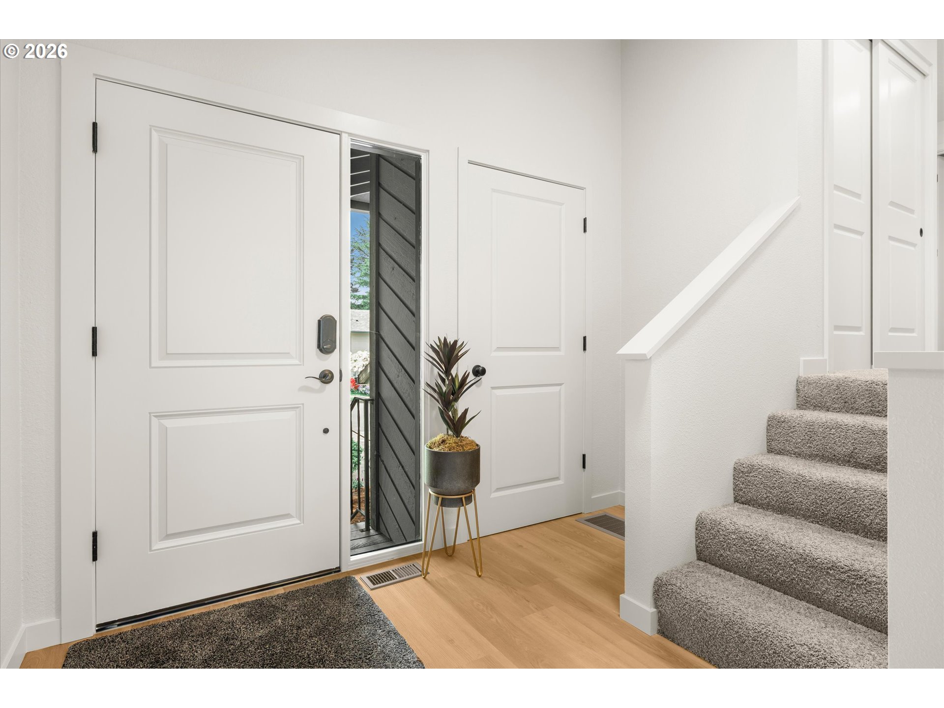 657 Southwest 7th Street Gresham, OR 97080 - Photo 4 of 41