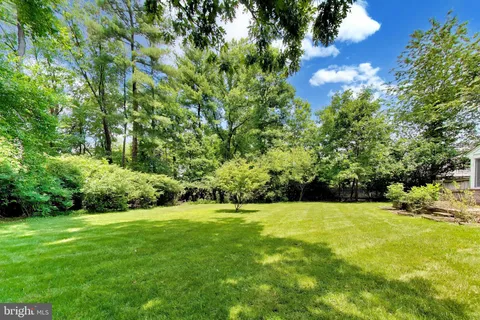 $1,050,000 | 4 Orchard Way North, Rockville, MD 20854