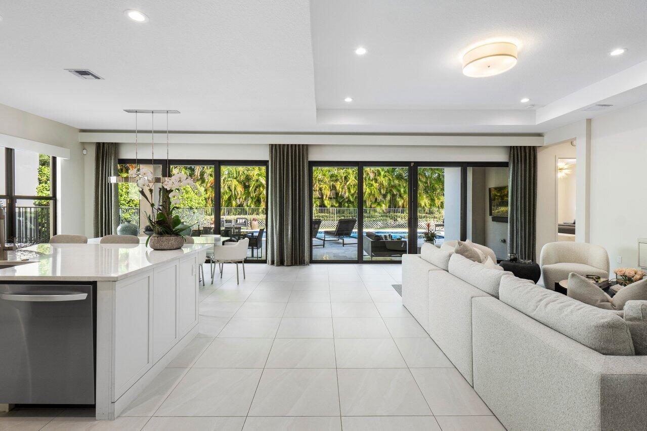 8863 Skyward Street Boca Raton, FL 33496 - Photo 6 of 44 007-8863SkywardStreet-BocaRaton-FL-33496