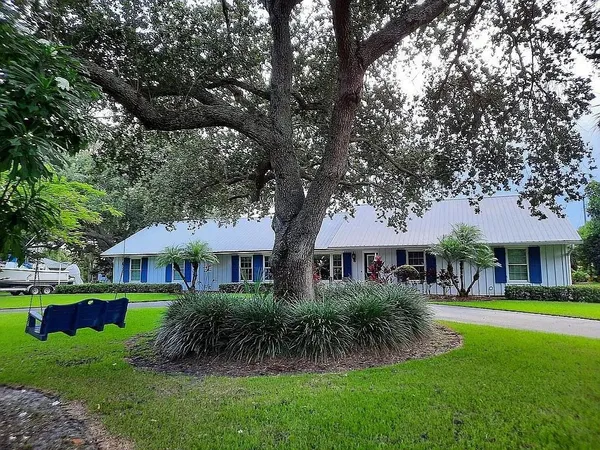 $1,390,000 | 155 31st Avenue Southwest, Vero Beach, FL 32968