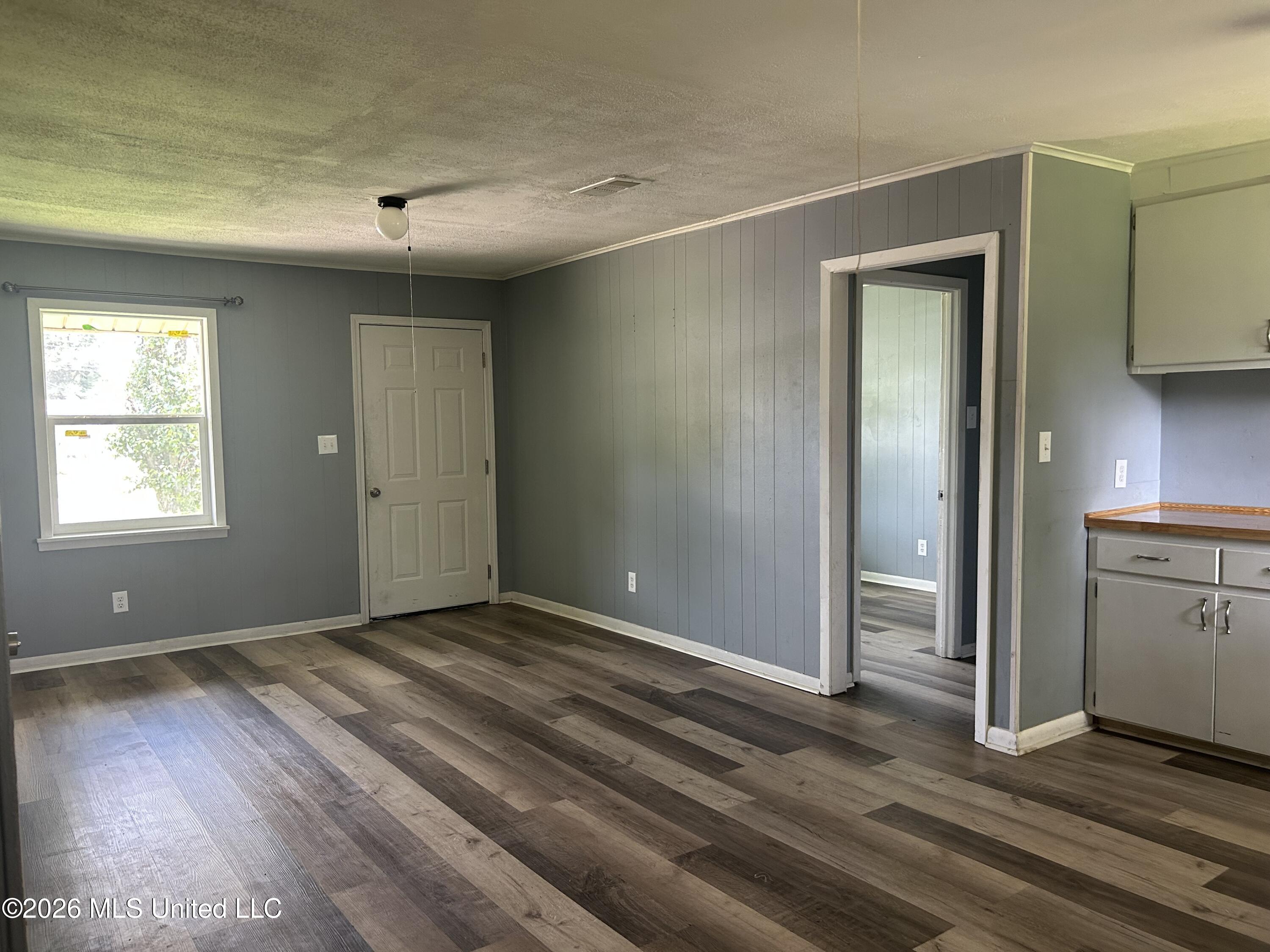 209 Rising Sun Circle Greenwood, MS 38930 - Photo 2 of 7 IMG_3449