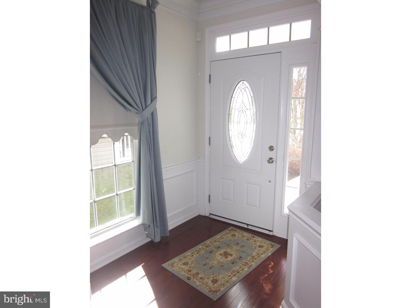 39 Emery Way Delanco, NJ 08075 - Photo 2 of 21 Foyer