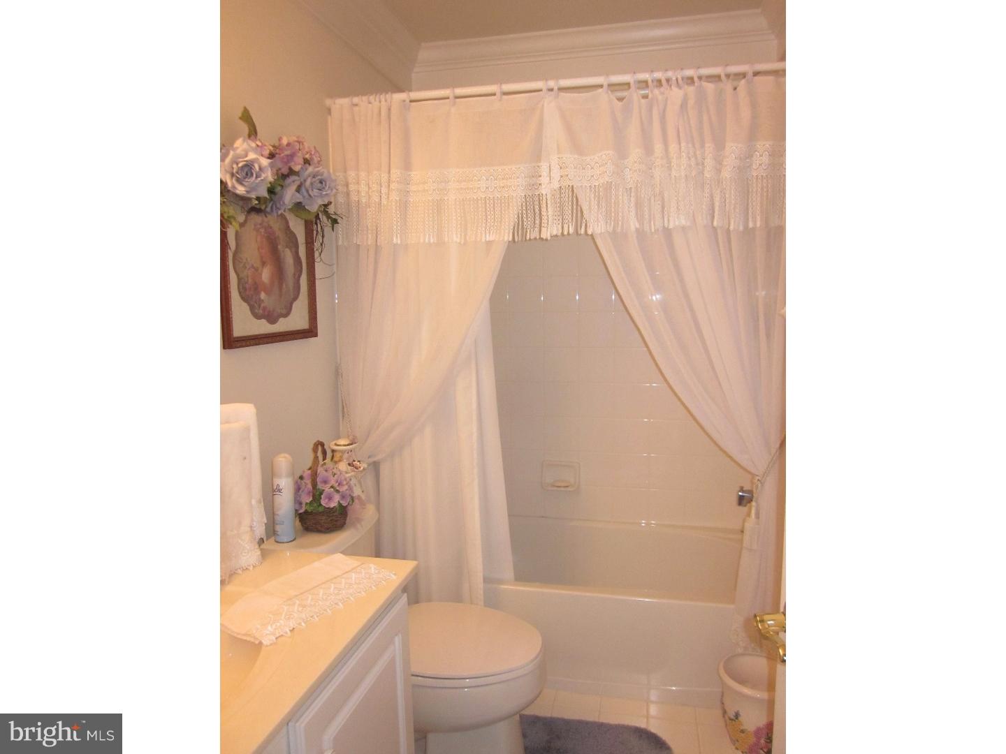 39 Emery Way Delanco, NJ 08075 - Photo 20 of 21 Bathroom
