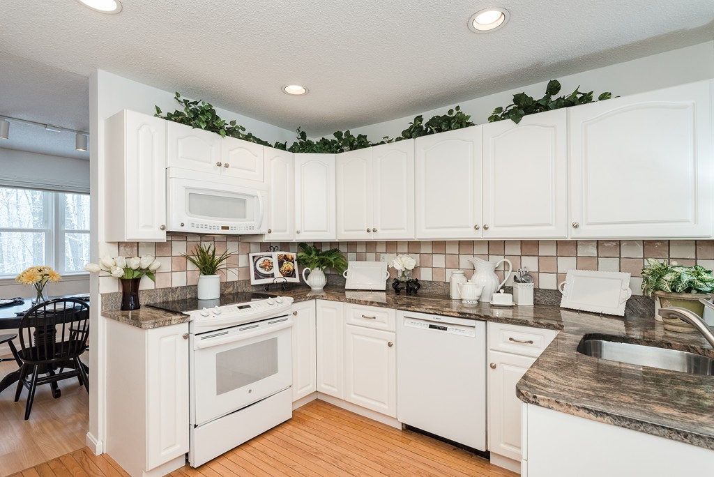 41 Bishops Forest Drive, Unit 41 Waltham, MA 02452 - Photo 8 of 18
