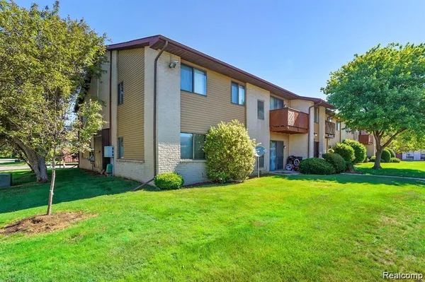 $1,200 | 7624 Manor Circle, Westland, MI 48185