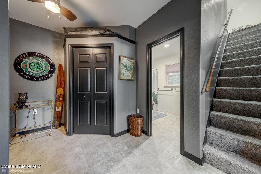 620 Pearl Street Wallace, ID 83873 - Photo 4 of 29 Entry