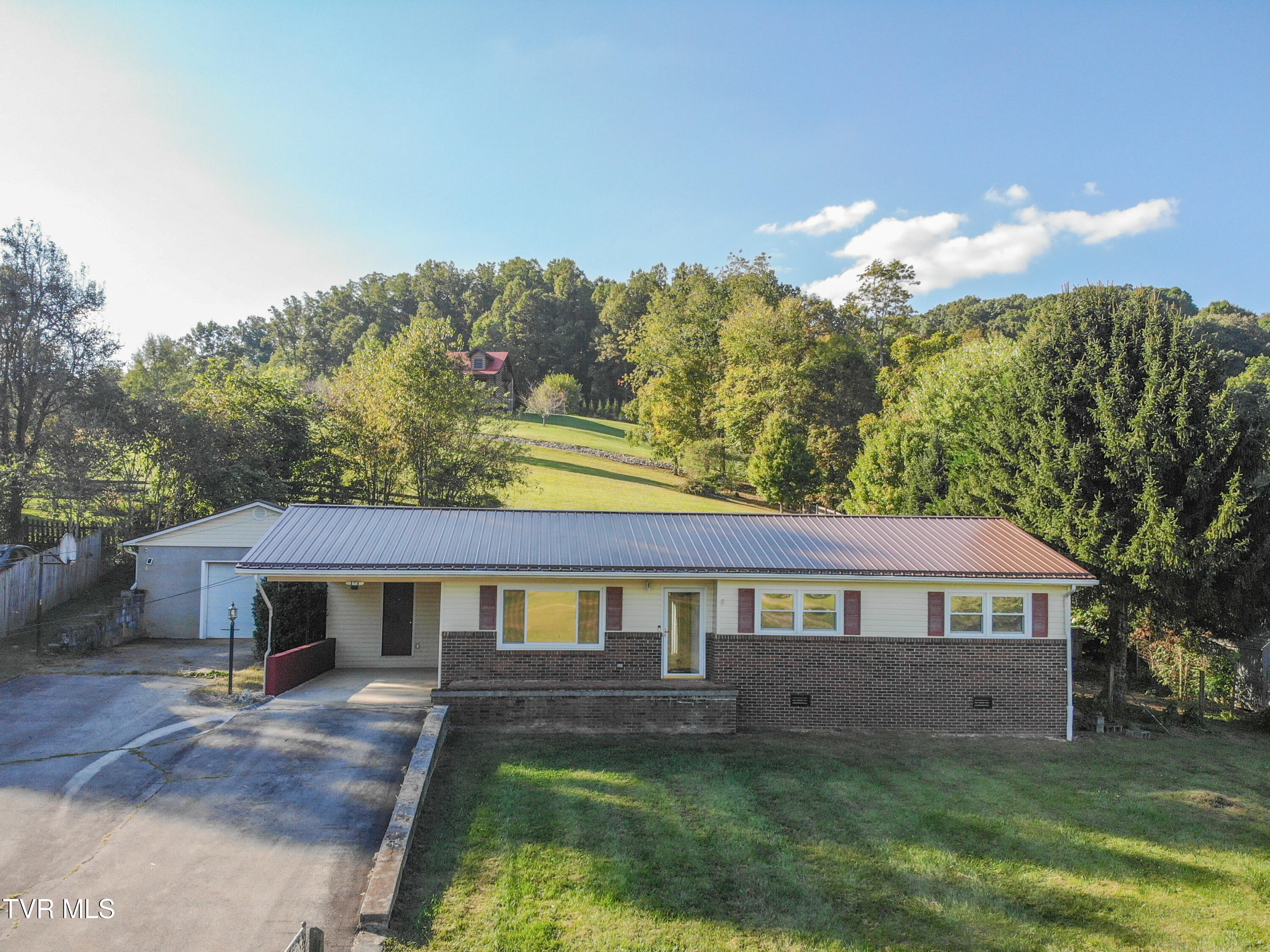 315 Cook Hollow Road Bristol, TN 37620 - Photo 1 of 27 Cook Hollow-46
