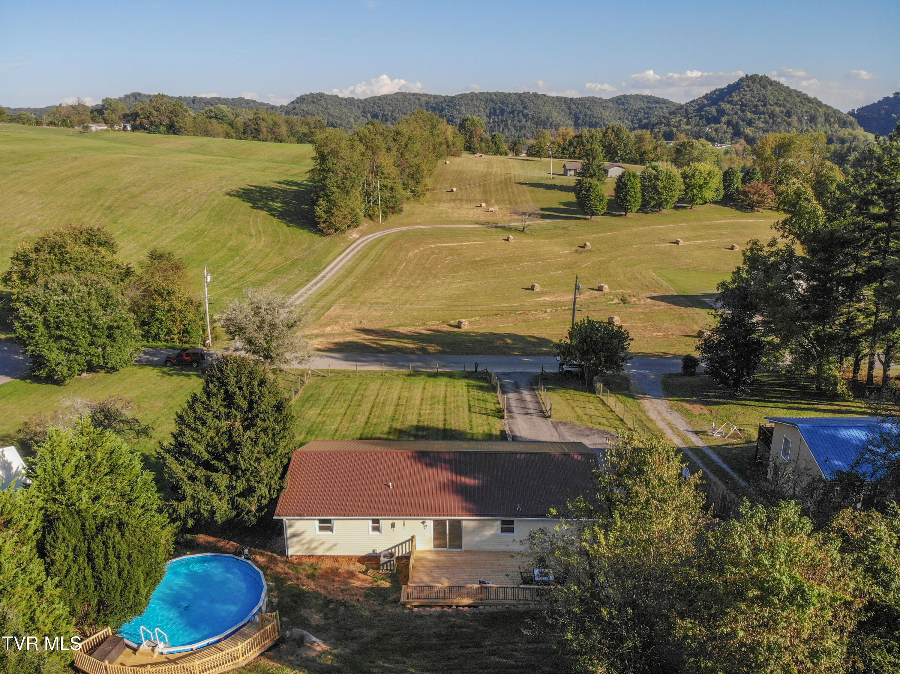 315 Cook Hollow Road Bristol, TN 37620 - Photo 2 of 27 Cook Hollow-49