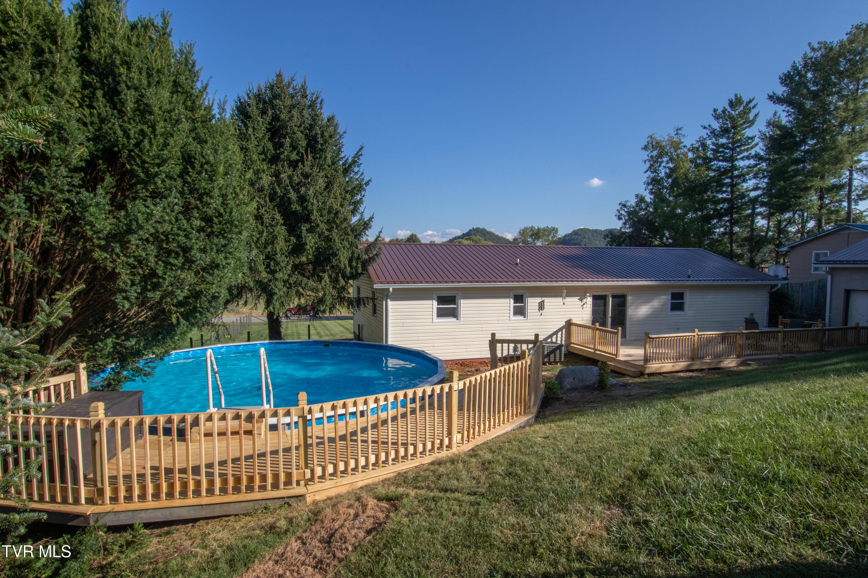 315 Cook Hollow Road Bristol, TN 37620 - Photo 3 of 27 Cook Hollow-14