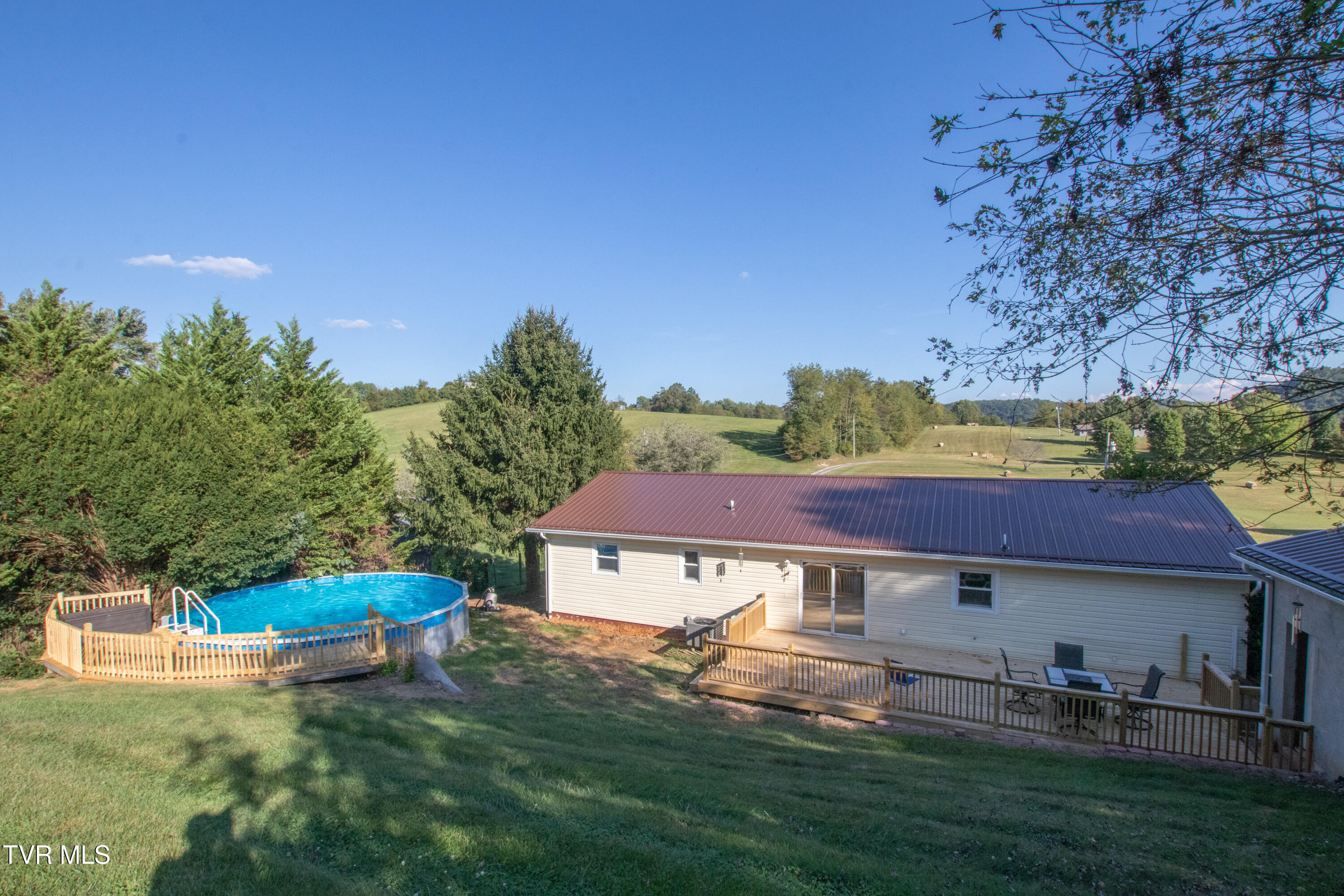 315 Cook Hollow Road Bristol, TN 37620 - Photo 7 of 27 Cook Hollow-18