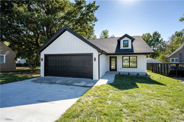 $284,900 | 1749 McDonald Lane, New Albany, IN 47150