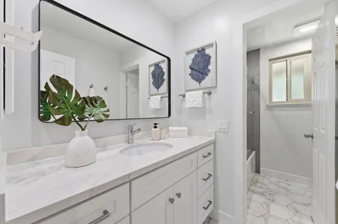 $898,000 | 209 Red Oak Drive East, Unit F, Sunnyvale, CA 94086