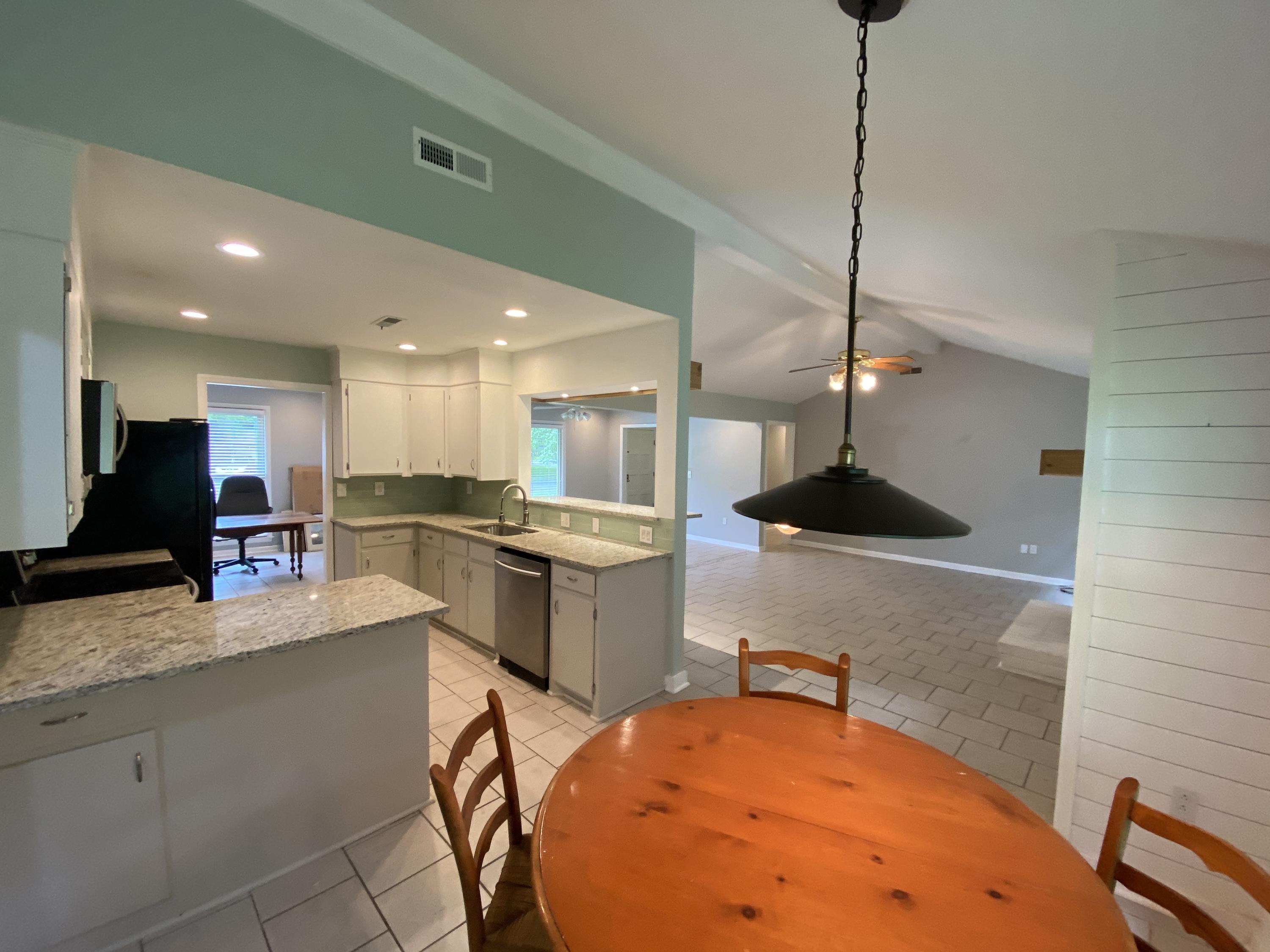 1824 Banbury Road Charleston, SC 29414 - Photo 4 of 25 R1zq3iH1SeiAsUmJZi5biA