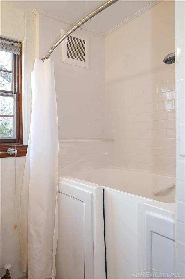 814 Barrington Road Grosse Pointe Park, MI 48230 - Photo 22 of 32