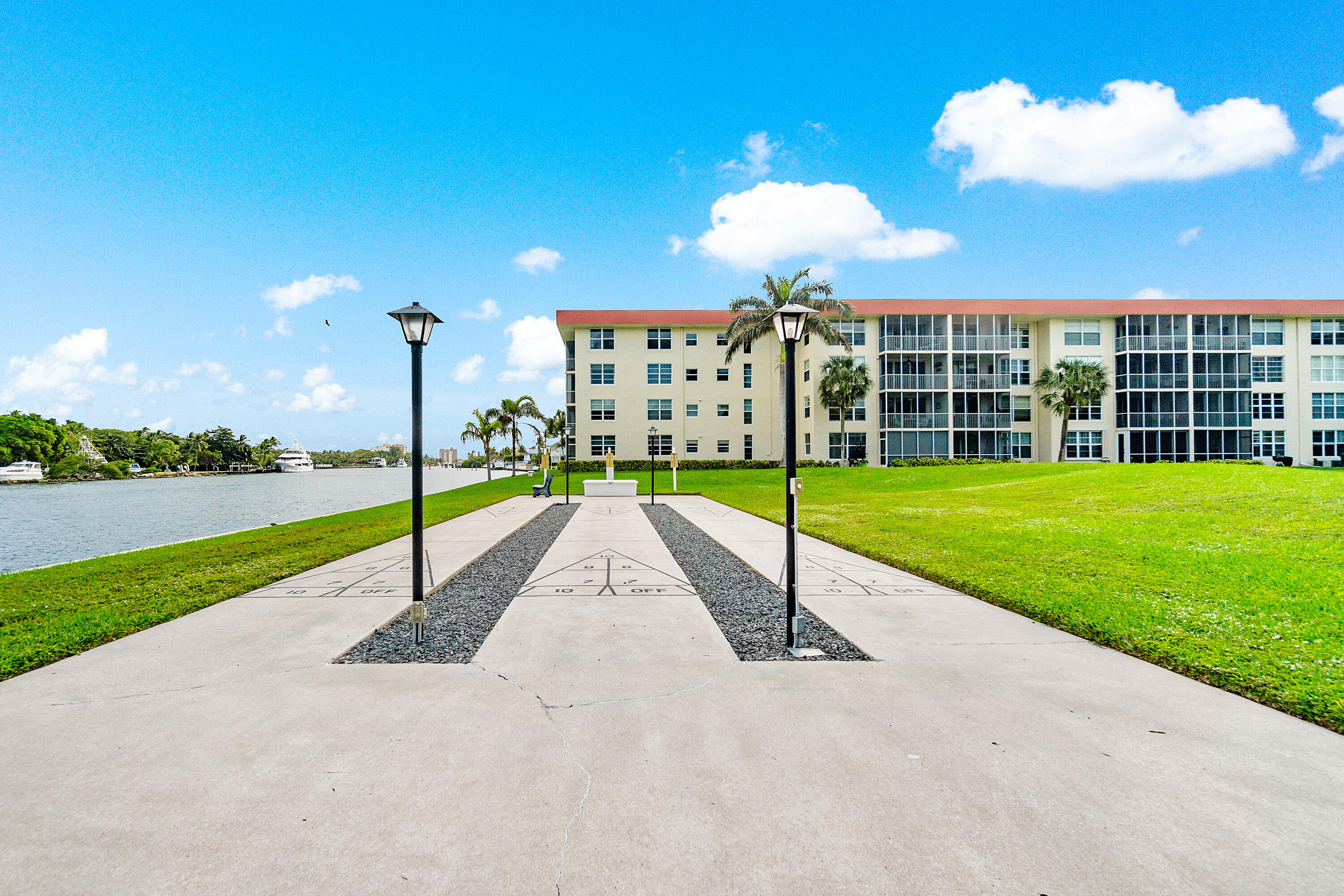 3100 Northeast 48th Court Lighthouse Point, FL 33064 - Photo 31 of 45 033-31~1