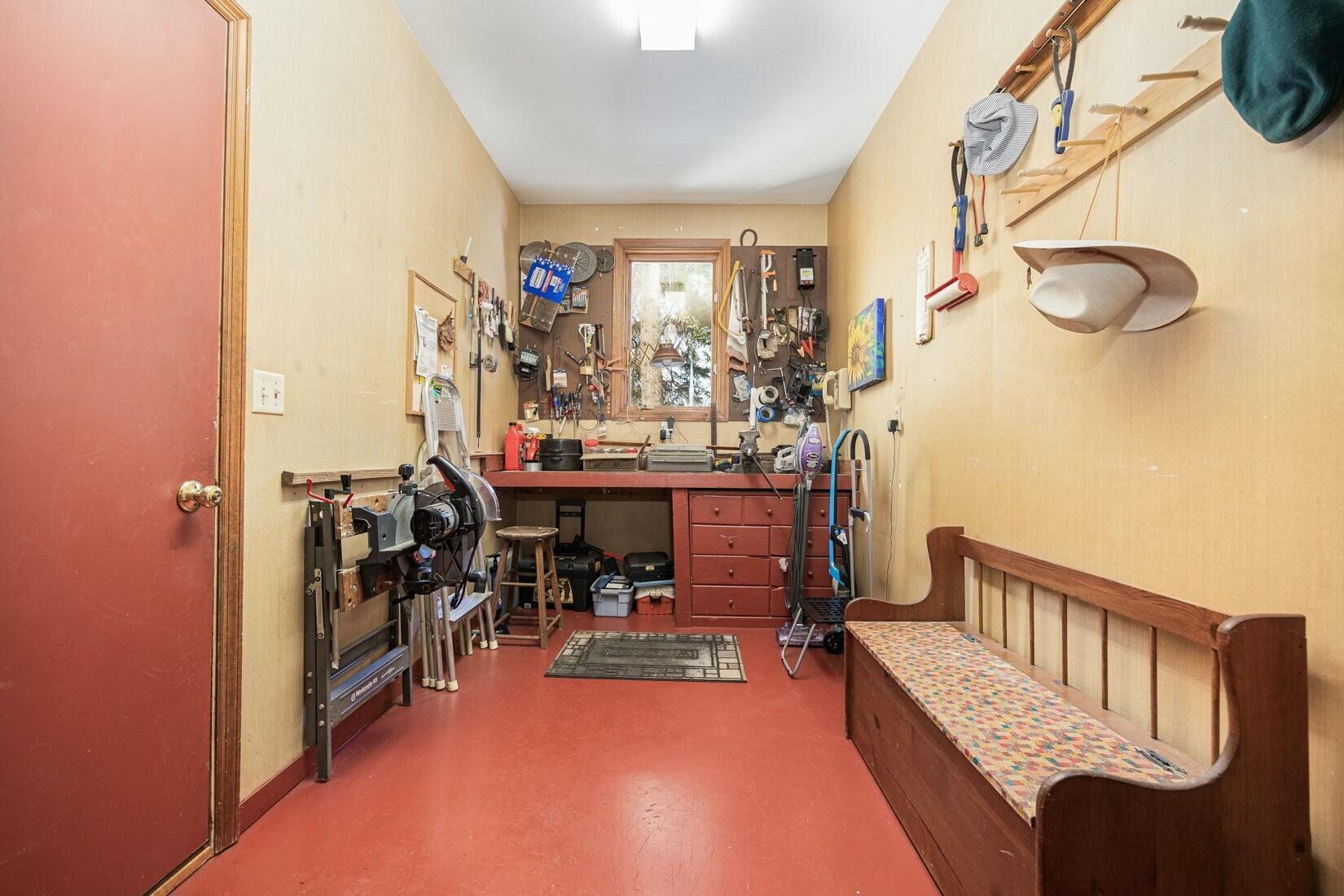 4446 Dublin Road Columbus, OH 43221 - Photo 27 of 62 Workshop off garage