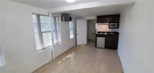 $2,100 | 428 West Ave A, Kingsville, TX 78363