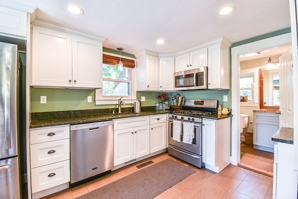 22 Brick Kiln Road Chelmsford, MA 01824 - Photo 9 of 37 Gallery Image 9