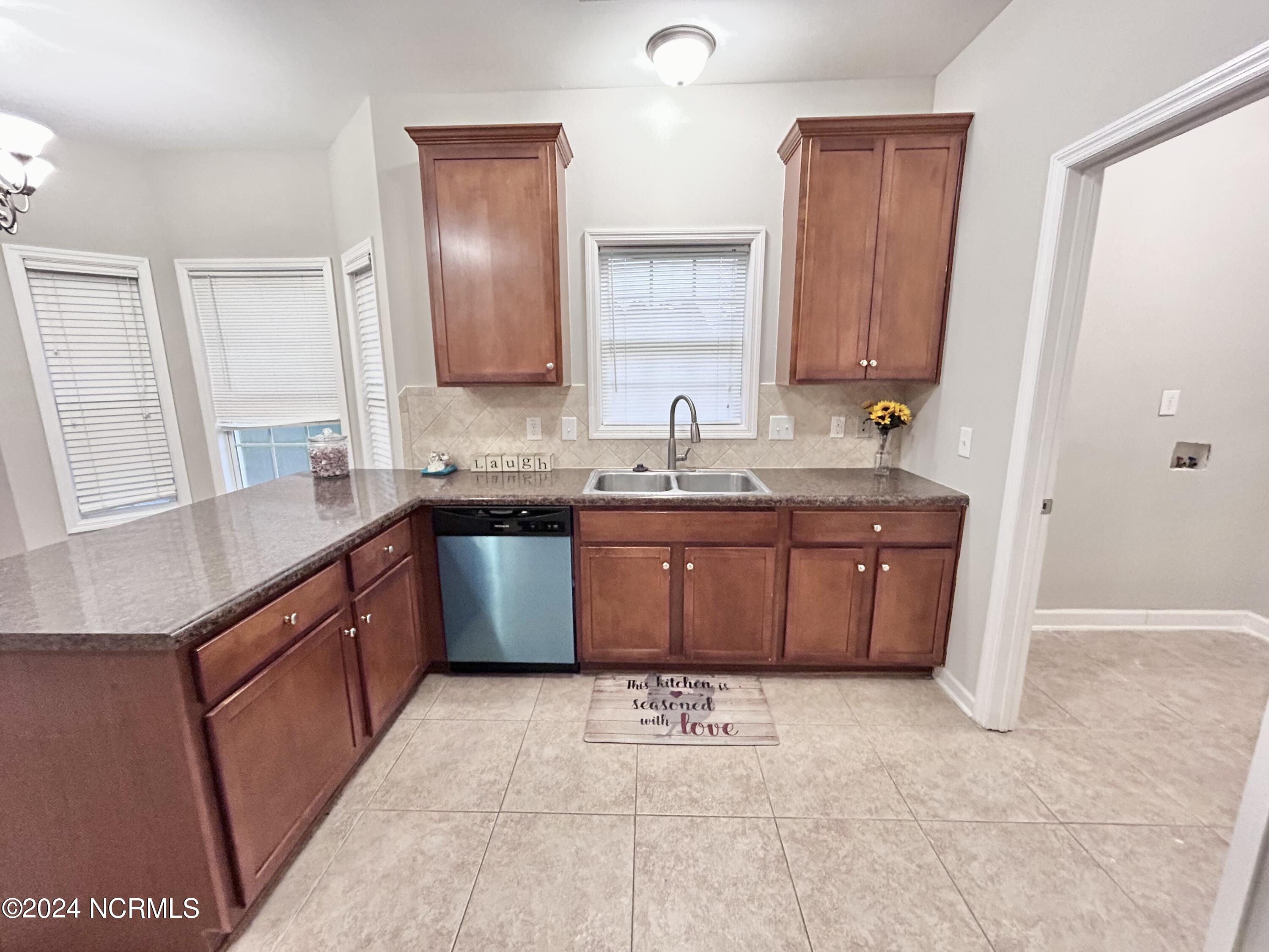 341 Old Dam Road Jacksonville, NC 28540 - Photo 17 of 45 Kitchen
