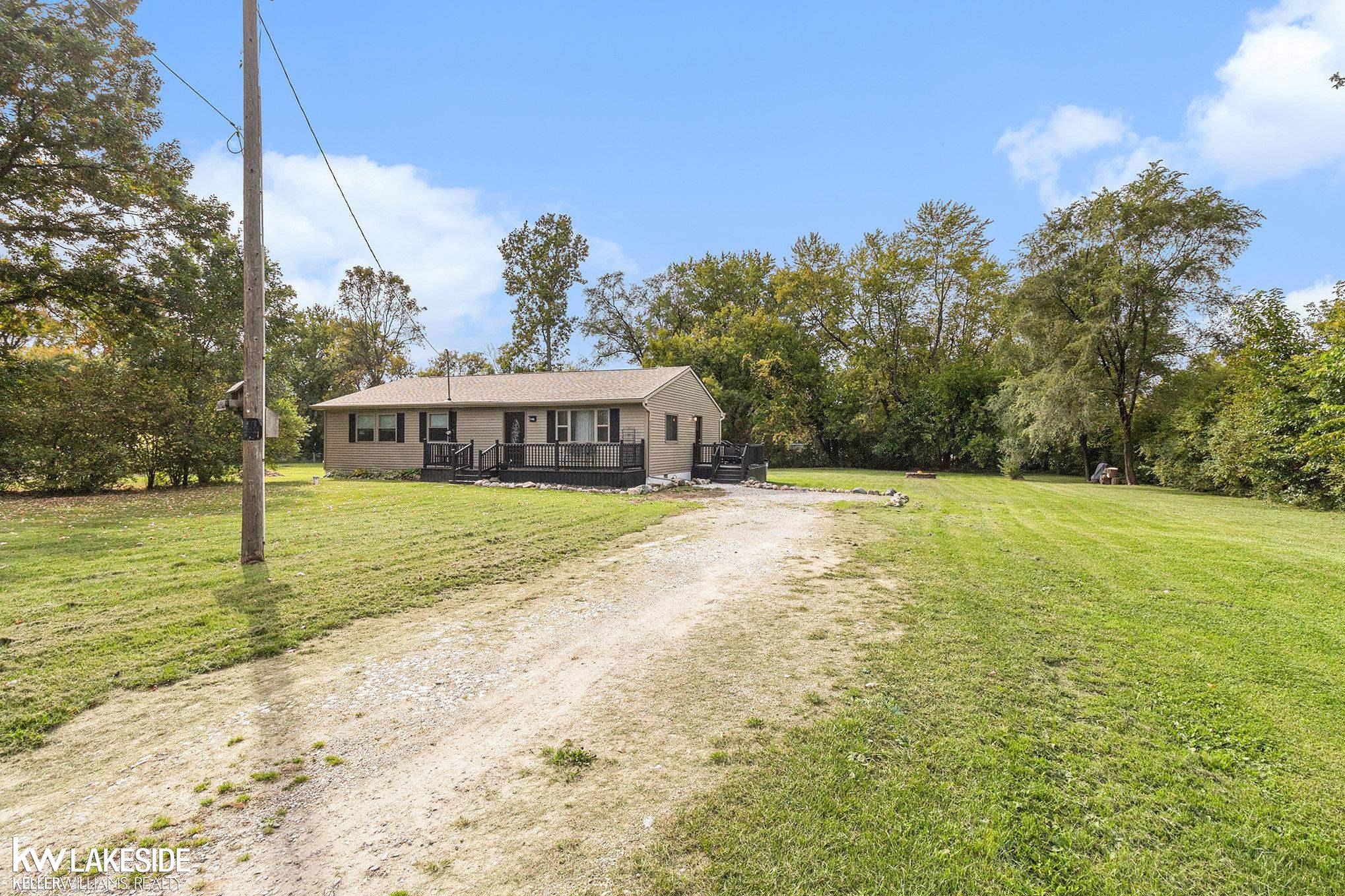1190 Adams Road Burton, MI 48509 - Photo 5 of 29 50124136-4.JPG
