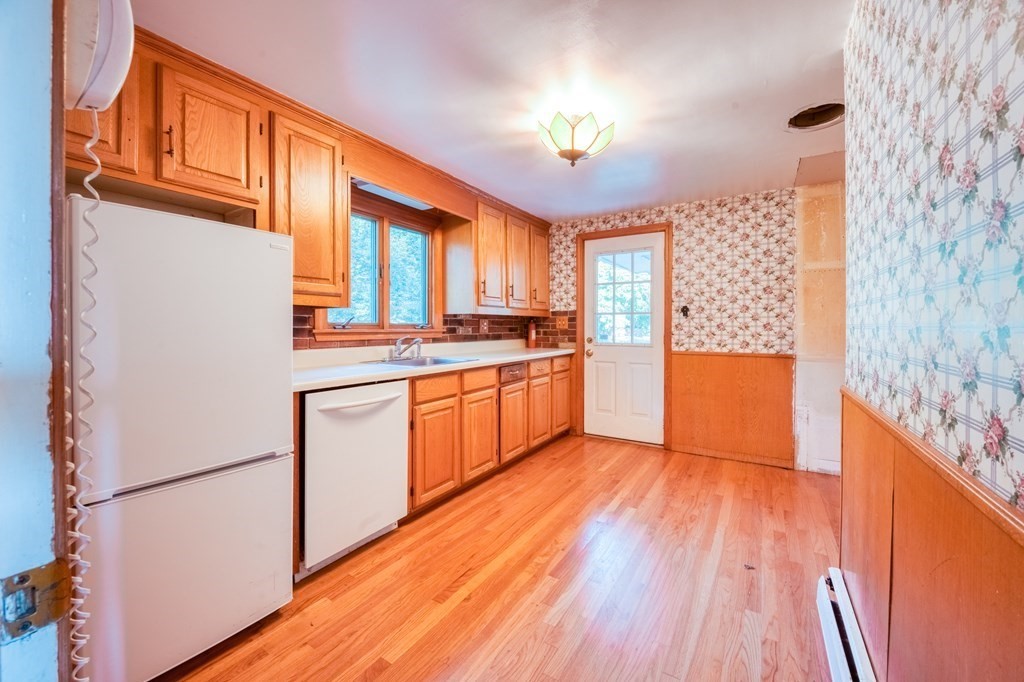 172 North Road Chelmsford, MA 01824 - Photo 5 of 30