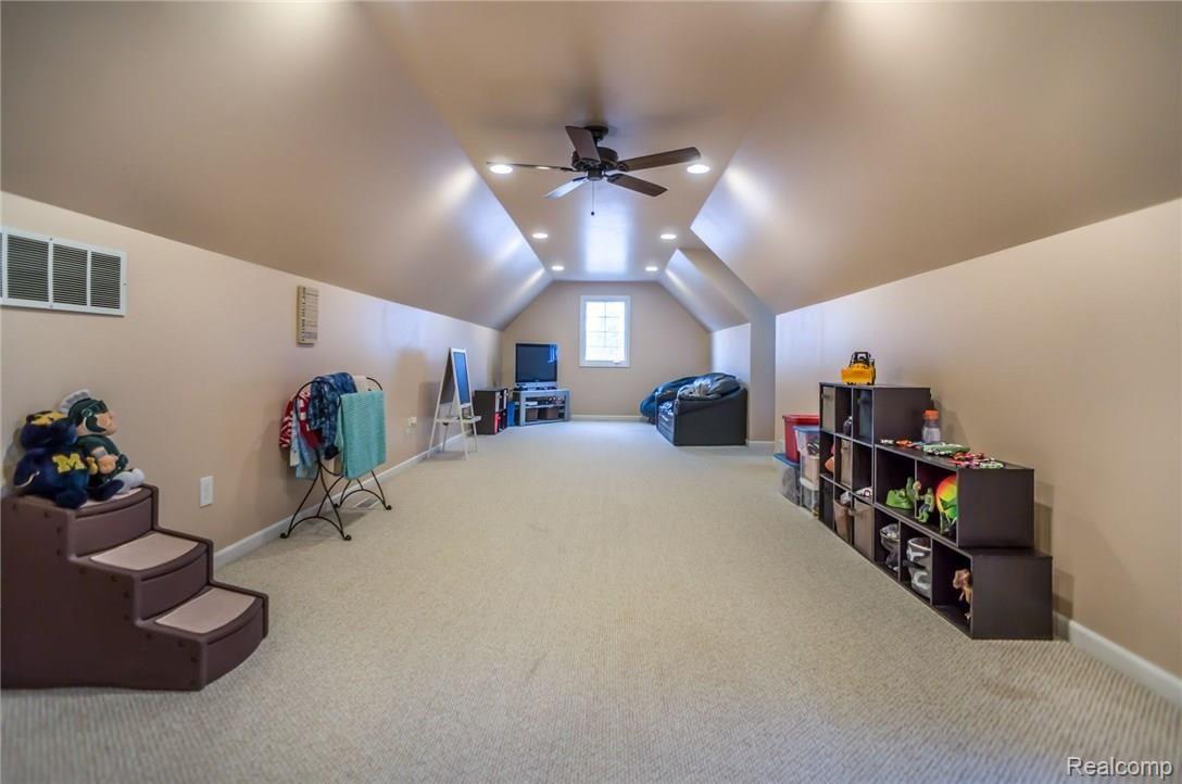 5493 Pingree Road Howell, MI 48843 - Photo 17 of 20 18.jpg
