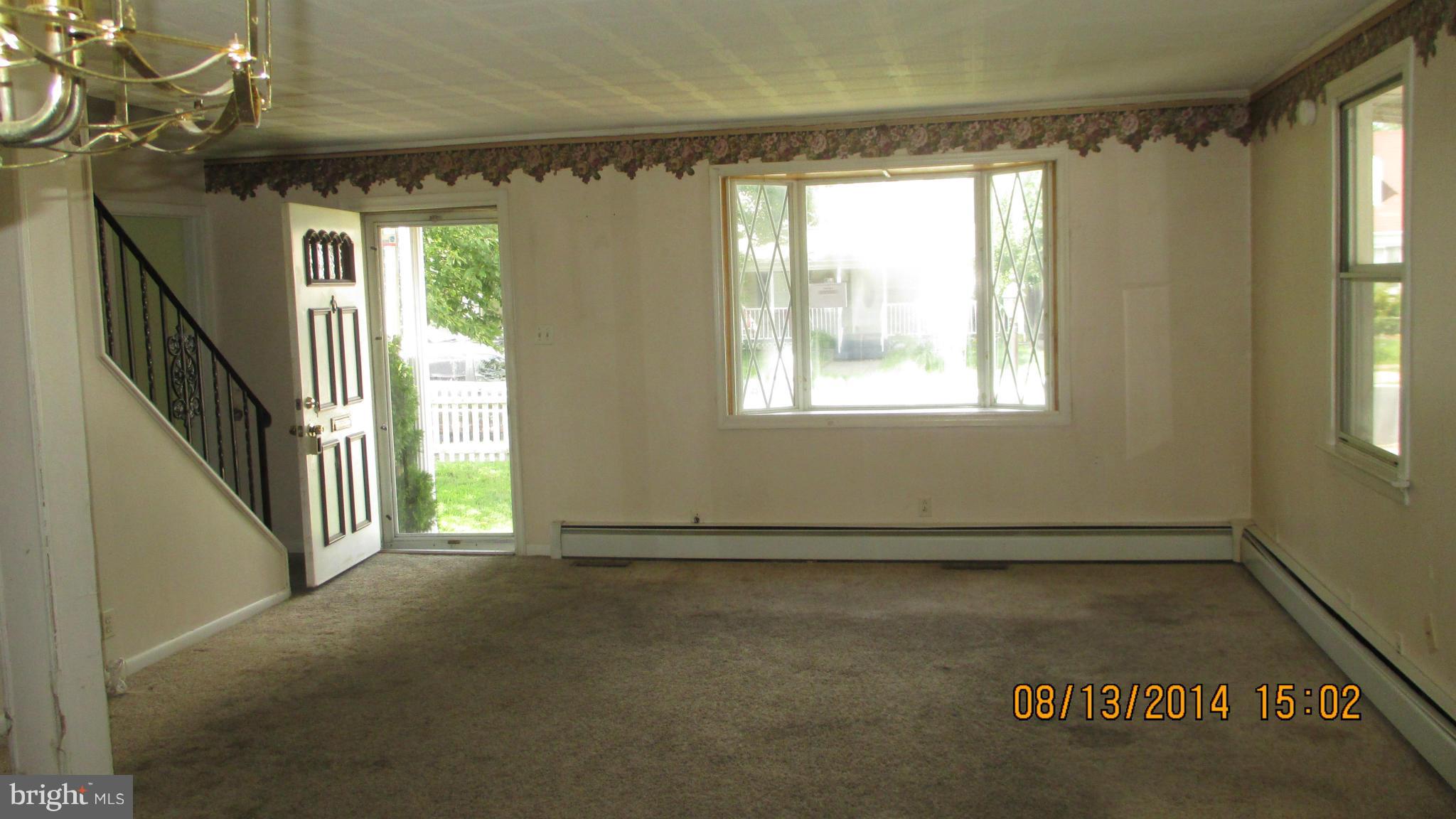 8215 Watersedge Road Baltimore, MD 21222 - Photo 2 of 15 Living Room