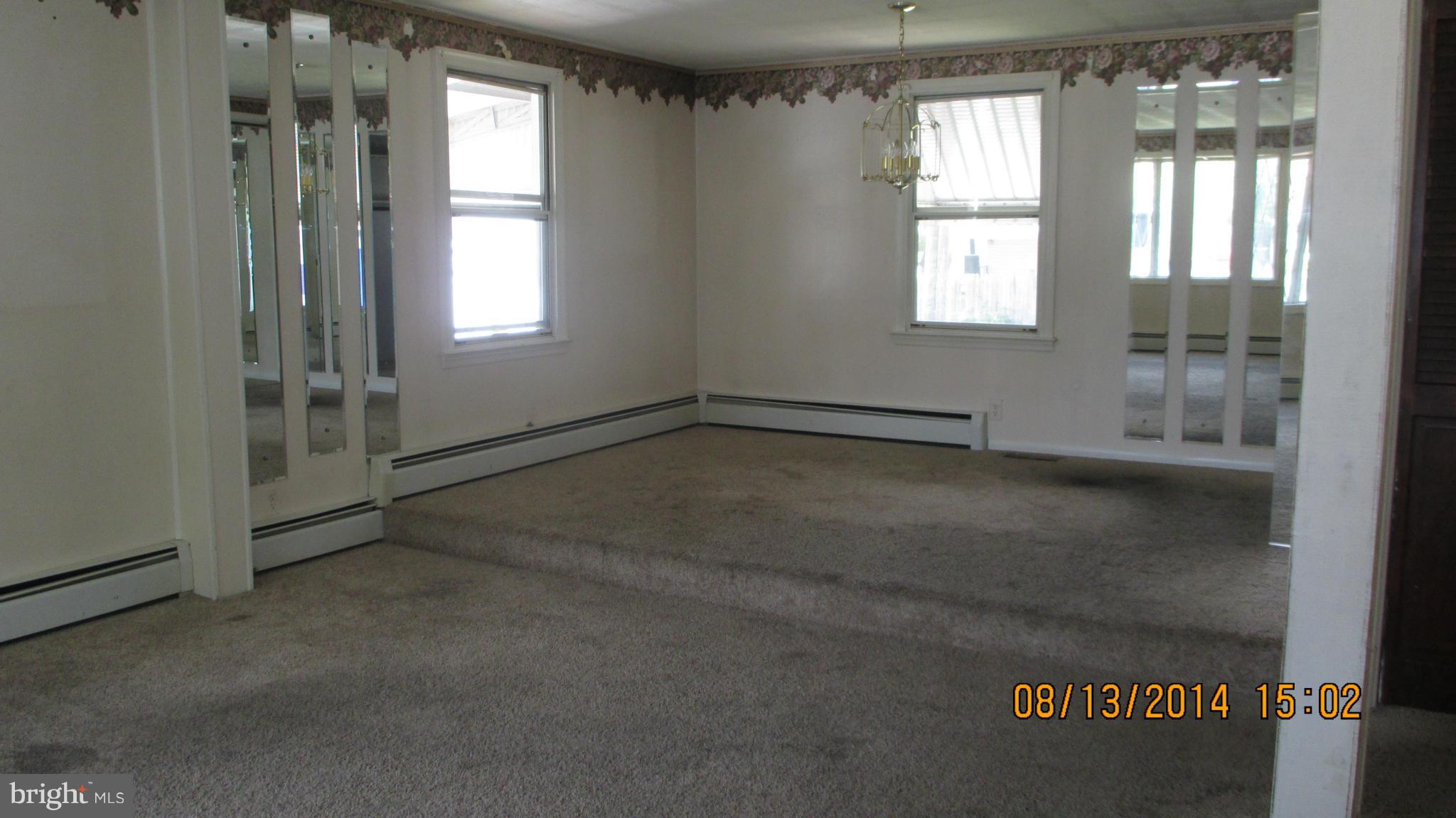 8215 Watersedge Road Baltimore, MD 21222 - Photo 3 of 15 Dining Room