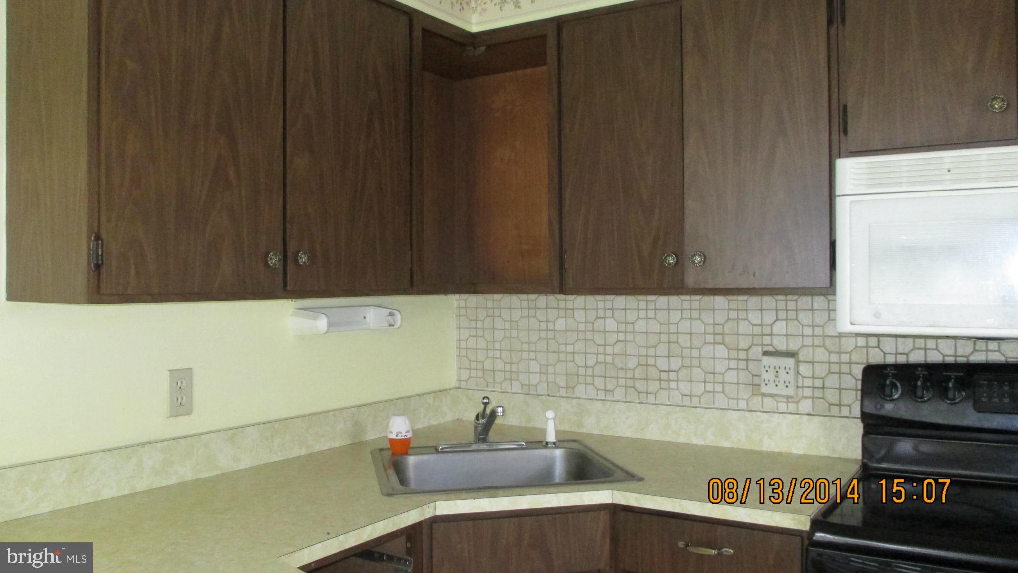 8215 Watersedge Road Baltimore, MD 21222 - Photo 4 of 15 Kitchen