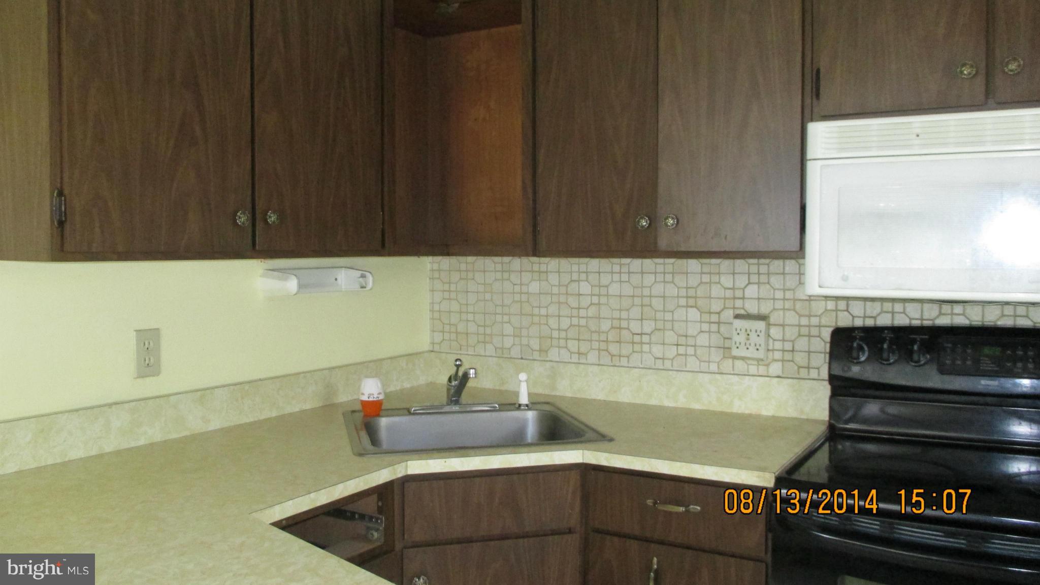 8215 Watersedge Road Baltimore, MD 21222 - Photo 6 of 15 Kitchen