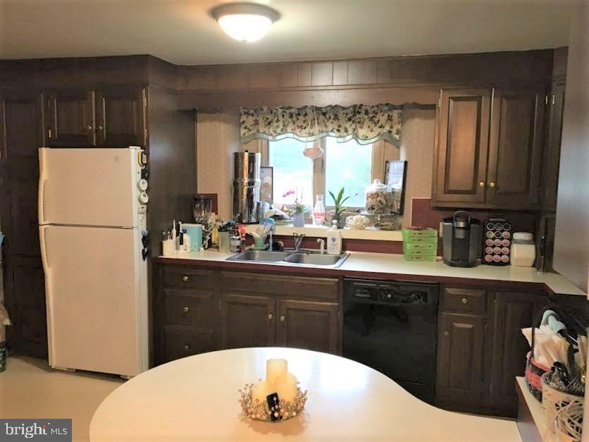 227 Mill Road Morgantown, PA 19543 - Photo 22 of 36 Main House KItchen