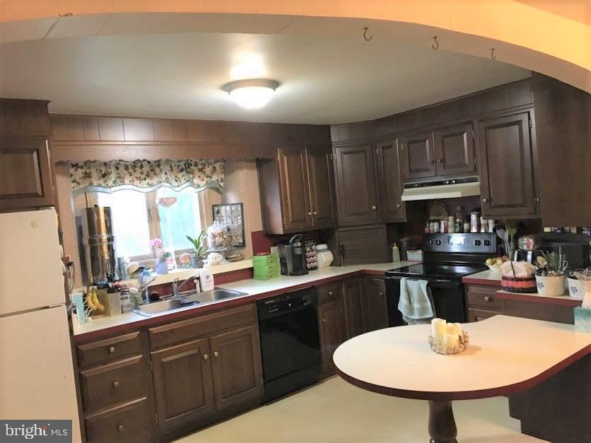 227 Mill Road Morgantown, PA 19543 - Photo 23 of 36 Main House Kitchen