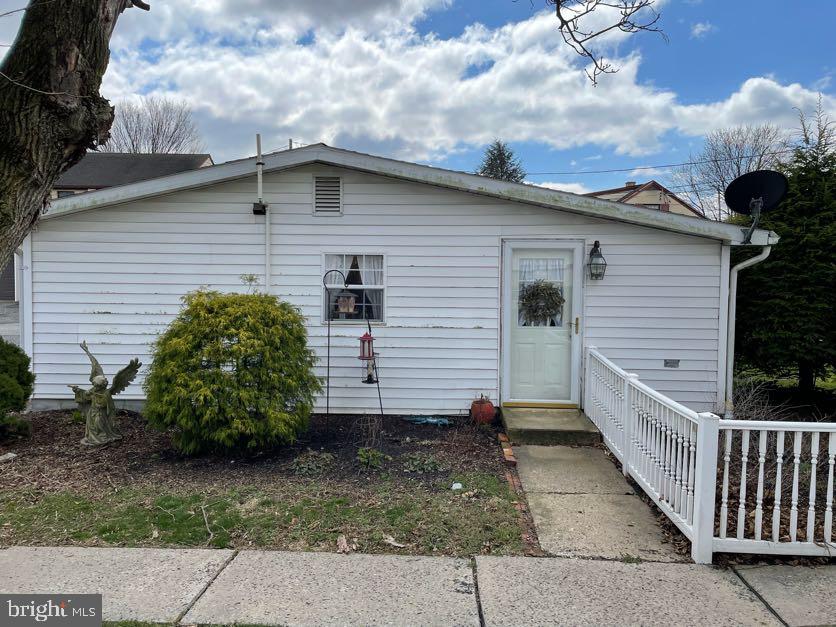 227 Mill Road Morgantown, PA 19543 - Photo 6 of 36 Cottage Main Entrance