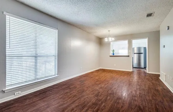 $1,250 | 627 Texas Street, Denton, TX 76209