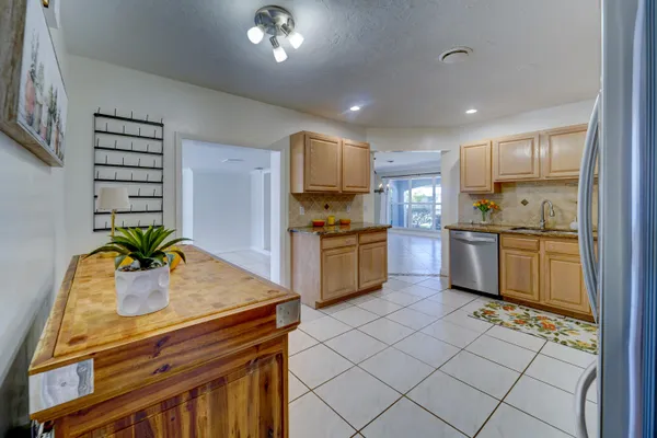 $999,999 | 270 Southeast 3rd Avenue, Pompano Beach, FL 33060