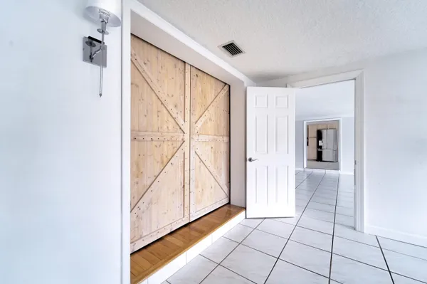 $999,999 | 270 Southeast 3rd Avenue, Pompano Beach, FL 33060