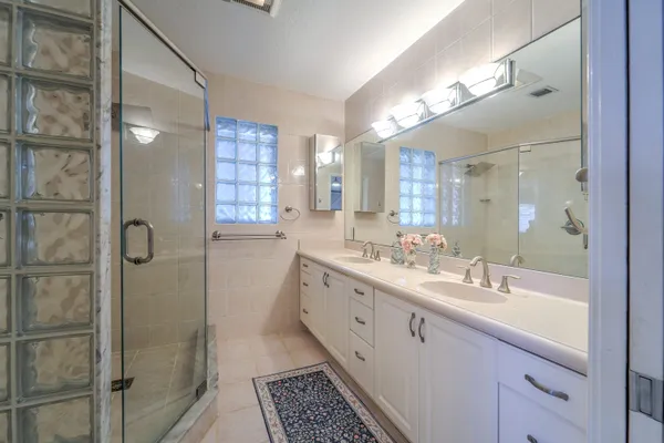 $999,999 | 270 Southeast 3rd Avenue, Pompano Beach, FL 33060