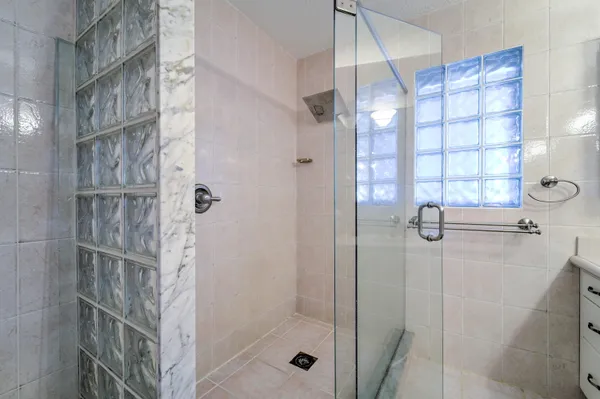 $999,999 | 270 Southeast 3rd Avenue, Pompano Beach, FL 33060