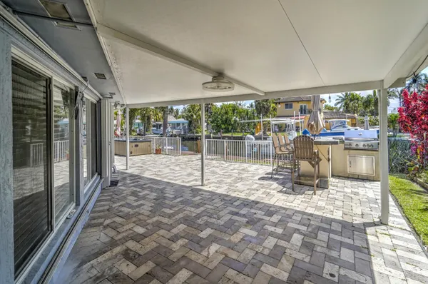 $999,999 | 270 Southeast 3rd Avenue, Pompano Beach, FL 33060
