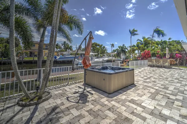 $999,999 | 270 Southeast 3rd Avenue, Pompano Beach, FL 33060