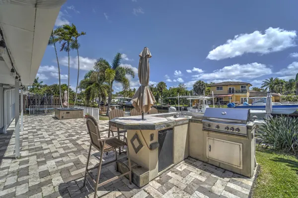 $999,999 | 270 Southeast 3rd Avenue, Pompano Beach, FL 33060