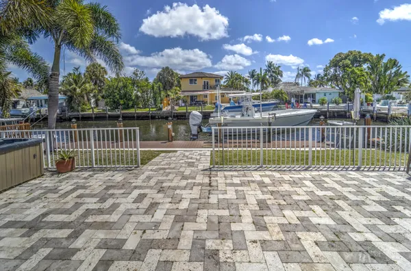 $999,999 | 270 Southeast 3rd Avenue, Pompano Beach, FL 33060