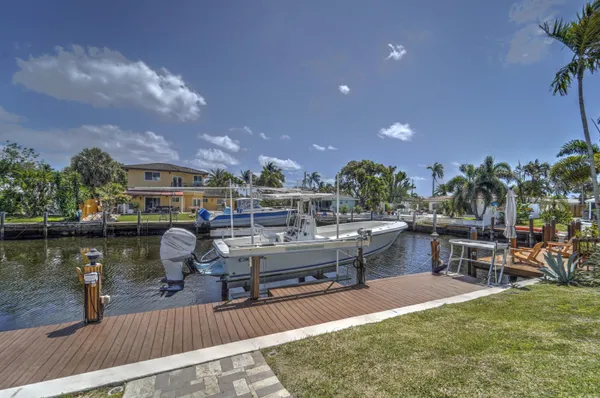 $999,999 | 270 Southeast 3rd Avenue, Pompano Beach, FL 33060