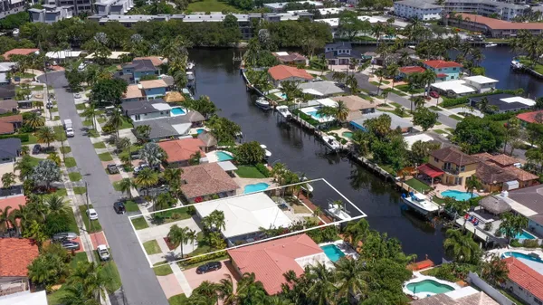 $999,999 | 270 Southeast 3rd Avenue, Pompano Beach, FL 33060