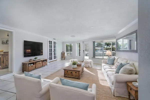 $999,999 | 270 Southeast 3rd Avenue, Pompano Beach, FL 33060