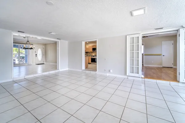 $999,999 | 270 Southeast 3rd Avenue, Pompano Beach, FL 33060