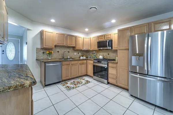 $999,999 | 270 Southeast 3rd Avenue, Pompano Beach, FL 33060