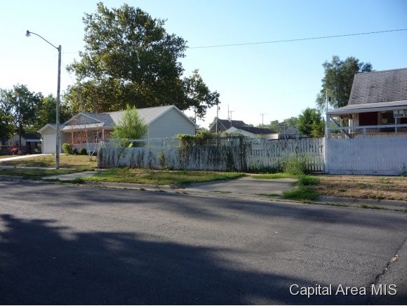 1716 1716-street Springfield, IL 62703 - Photo 2 of 2 Gallery Image 2