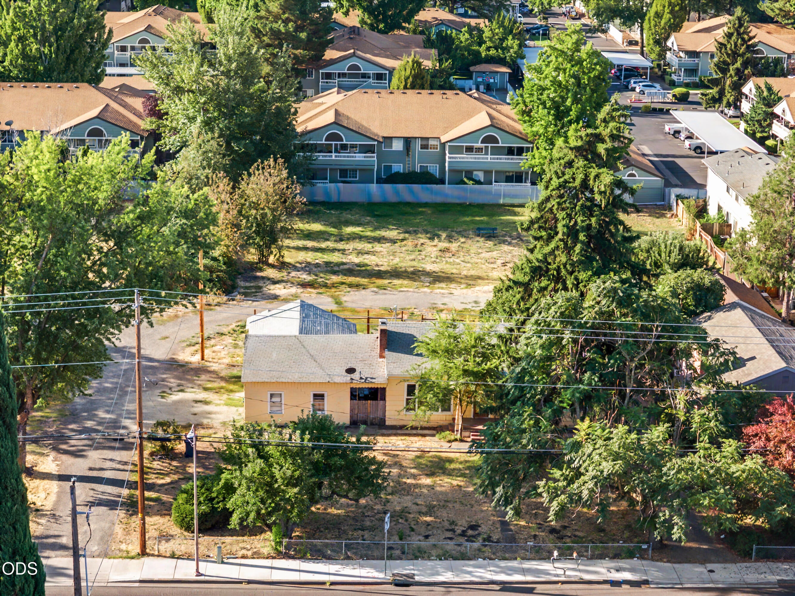 1220 Morrow Road Medford, OR 97504 - Photo 3 of 22 Gallery Image 3